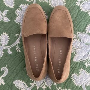 Women’s loafers, size 6